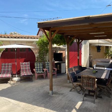 Appartement Tout Confort Avec Parking Ferme Arles Exterior foto