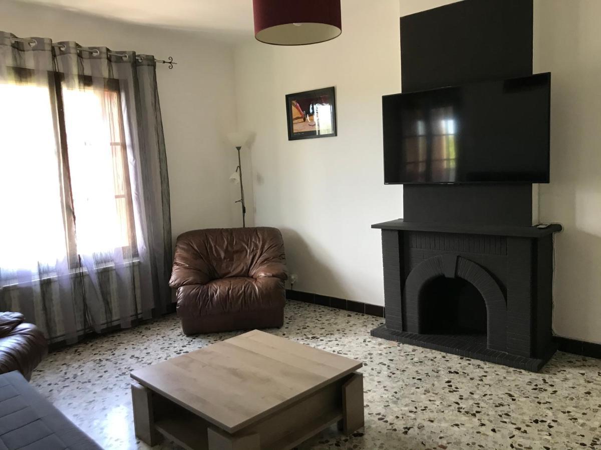 Appartement Tout Confort Avec Parking Ferme Arles Exterior foto