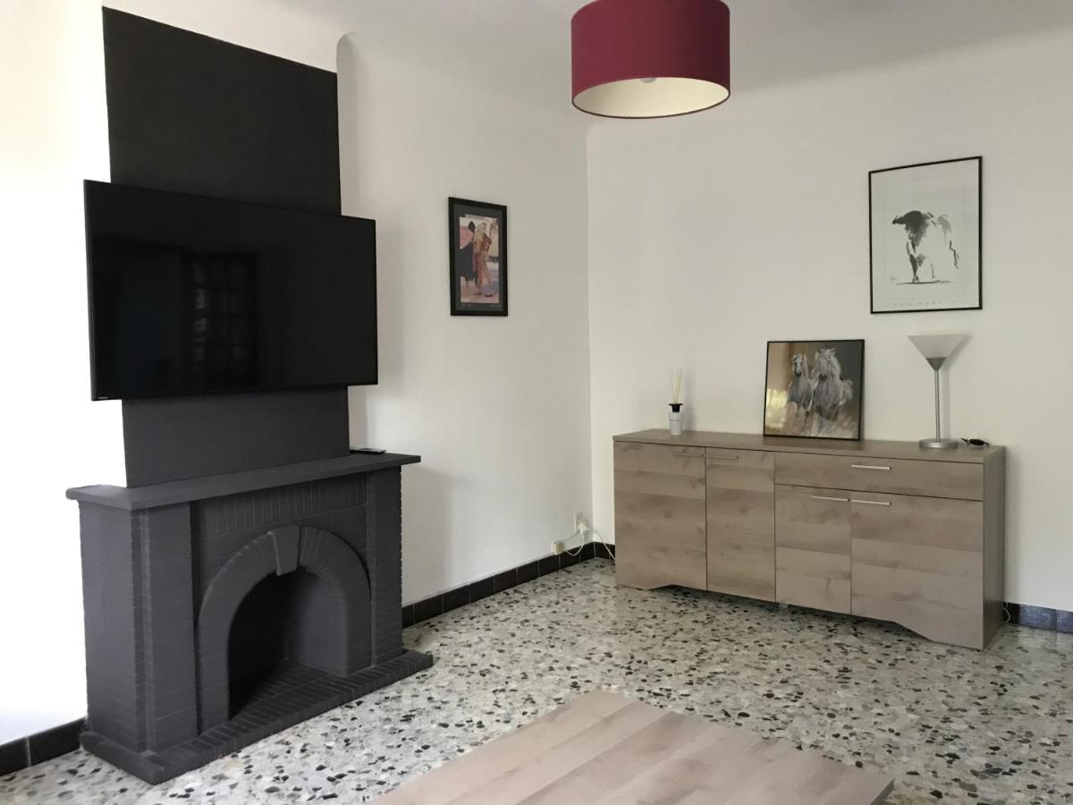 Appartement Tout Confort Avec Parking Ferme Arles Exterior foto