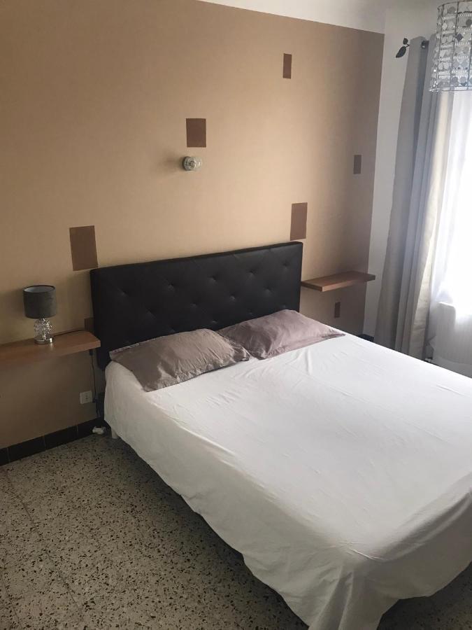 Appartement Tout Confort Avec Parking Ferme Arles Exterior foto