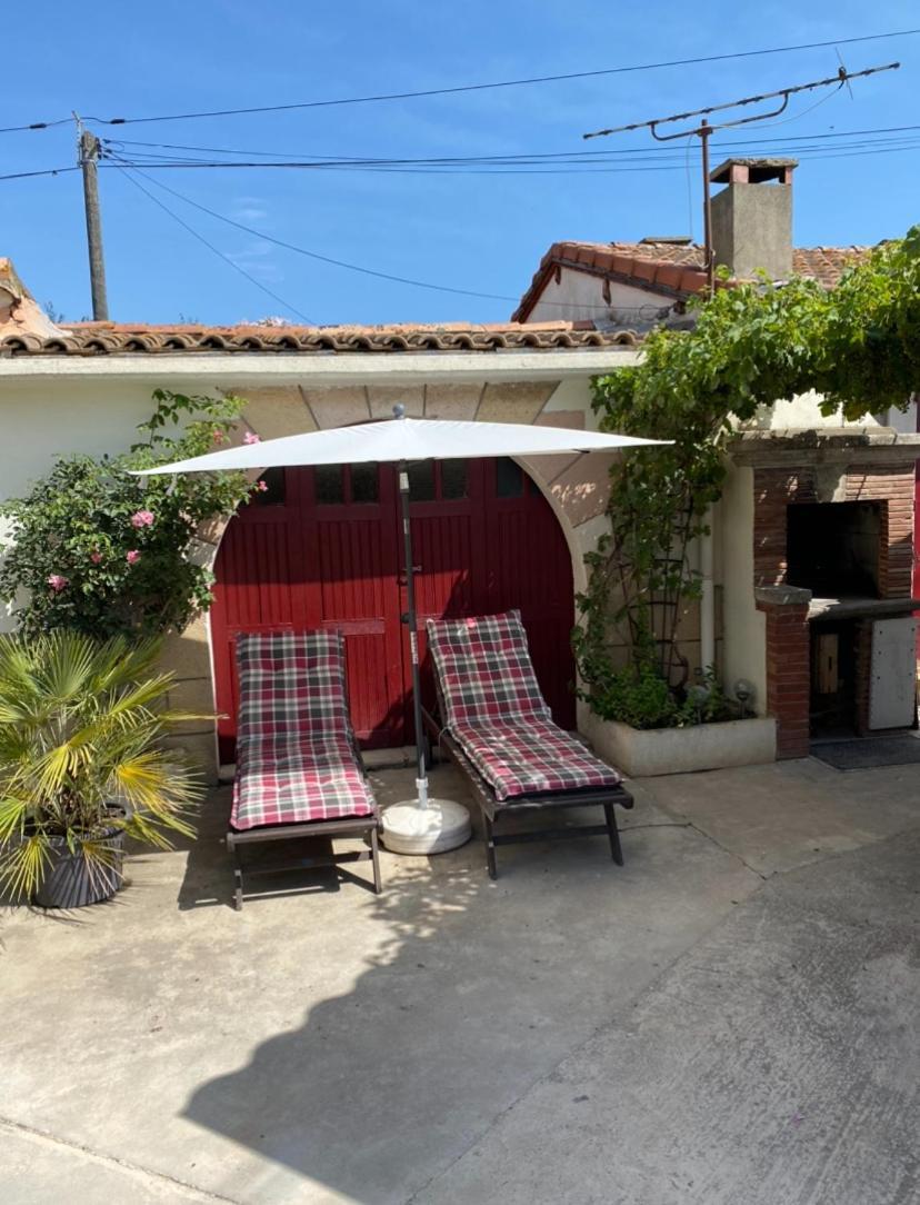 Appartement Tout Confort Avec Parking Ferme Arles Exterior foto