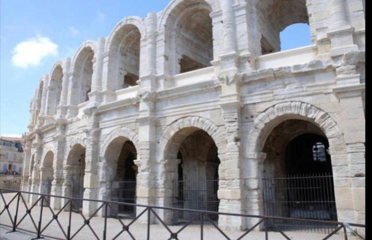 Appartement Tout Confort Avec Parking Ferme Arles Exterior foto